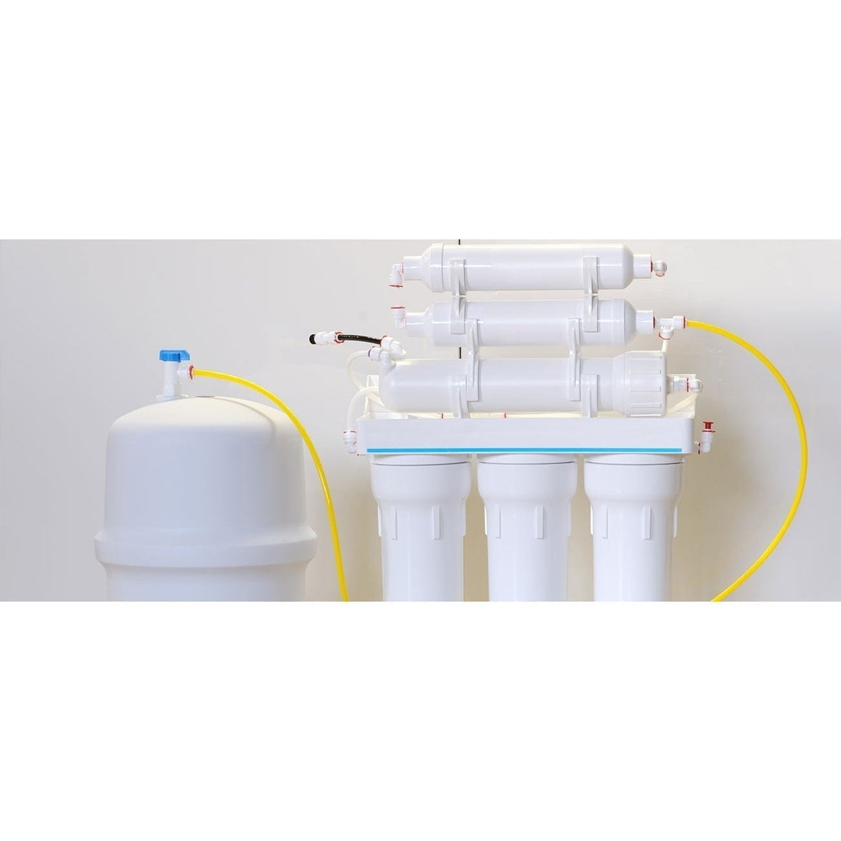 https://www.vitafilters.com/cdn/shop/articles/reverse-osmosis-water-system-pros-and-cons_1200x1200.jpg?v=1687812572